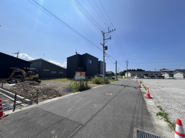 古閑中町分譲地　3号地の前面道路含む現地写真