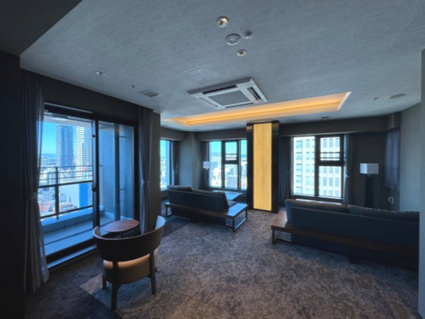 【ロビー】 | 【スカイラウンジ】気品を湛えた空のステージ！細部にまでこだわり尽くした、エレガントで美しい空間です！