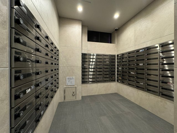 【設備】 | 【メールコーナー】シンプルなデザインで使い勝手の良い郵便受けです！ゆとりある広さ！