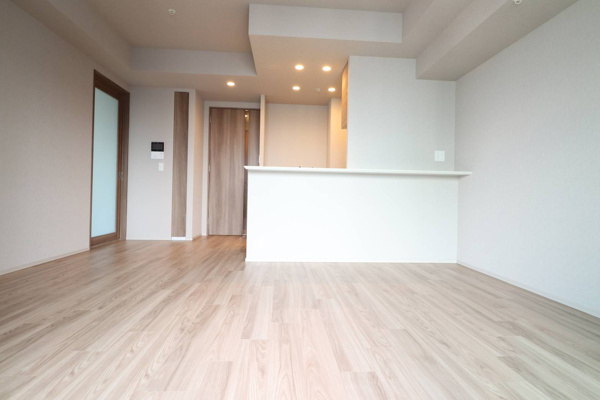 【居間・リビング】 | 【リビングダイニング】約13.5帖のLDK！床暖房完備☆