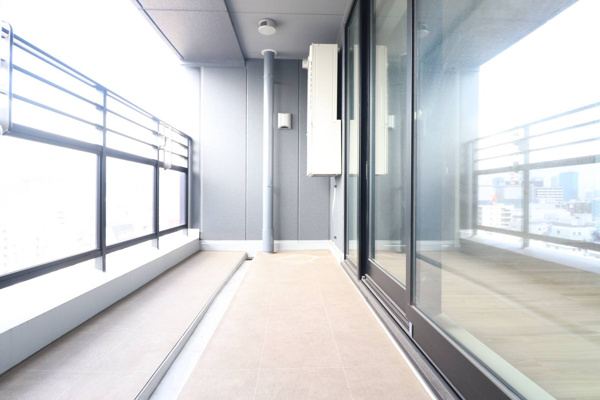 【バルコニー】 | 【バルコニー】奥行もあり洗濯物もたくさん干していただけます！