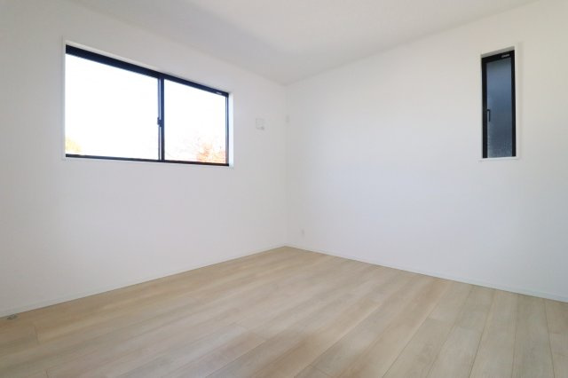 郡山市開成5丁目　　２号棟　　開成小学校、郡山第１中学区の洋室