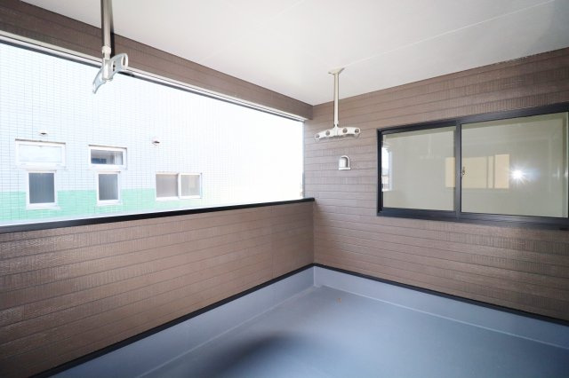 郡山市開成5丁目　　２号棟　　開成小学校、郡山第１中学区の洋室