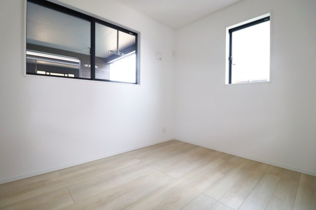 郡山市開成5丁目　　２号棟　　開成小学校、郡山第１中学区の洋室