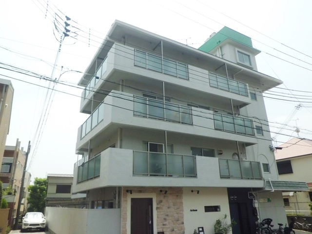 ヴィラ本山の外観