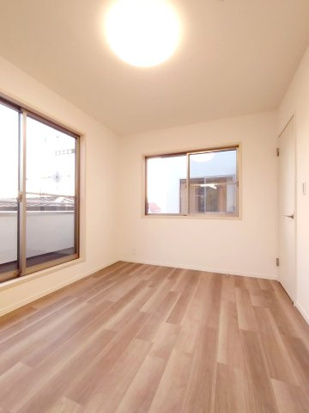 川崎市宮前区犬蔵一丁目戸建の洋室