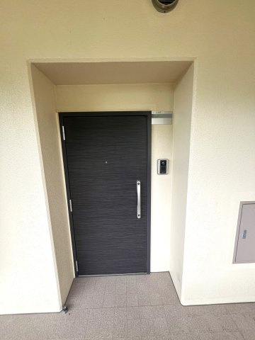 ベルヴィ香椎壱番館の玄関