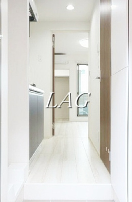 【玄関】 | ユニヴェール西新井 | 玄関です。※同一仕様です。