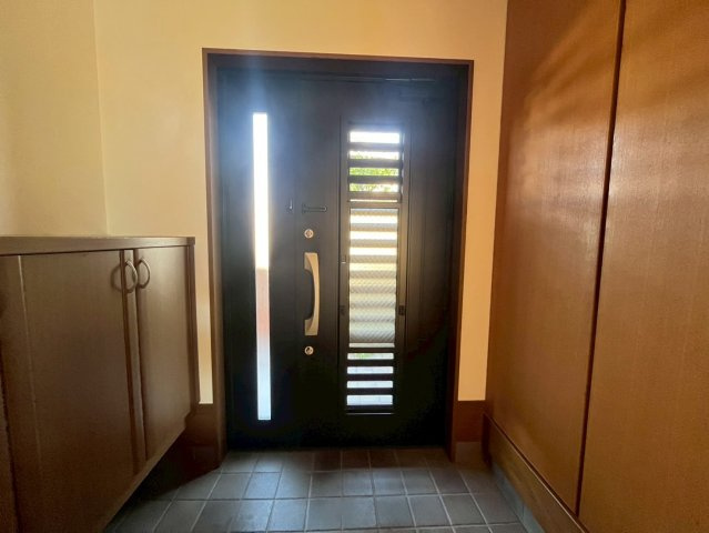 神陵台9丁目戸建の玄関