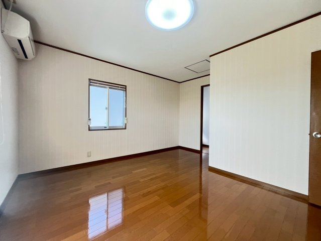 神陵台9丁目戸建の居間・リビング