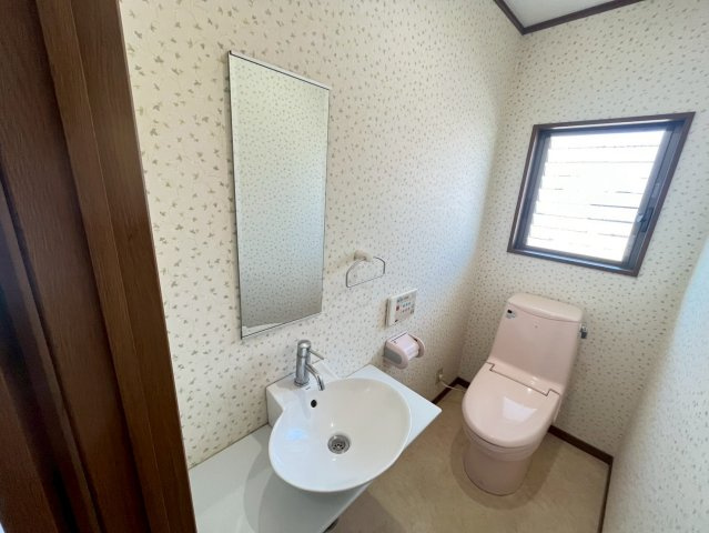 神陵台9丁目戸建のトイレ