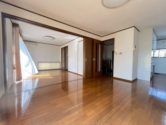 神陵台9丁目戸建の居間・リビング