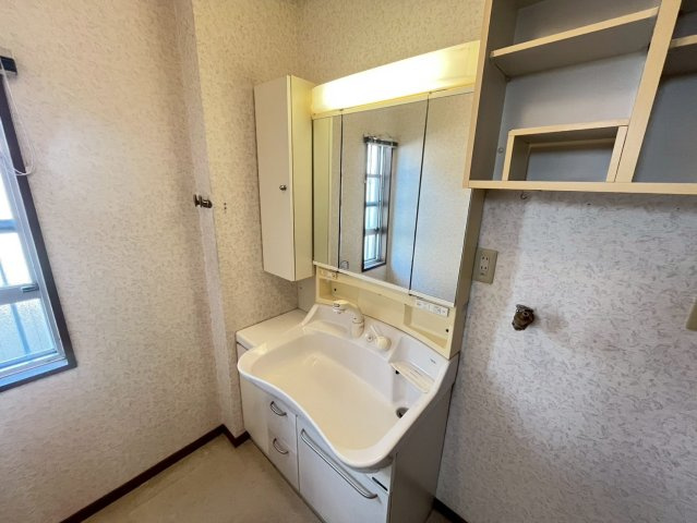 神陵台9丁目戸建の独立洗面台