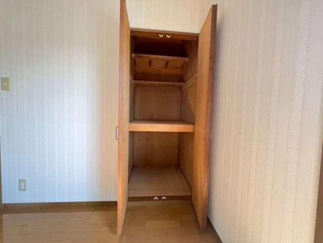 神陵台9丁目戸建の収納