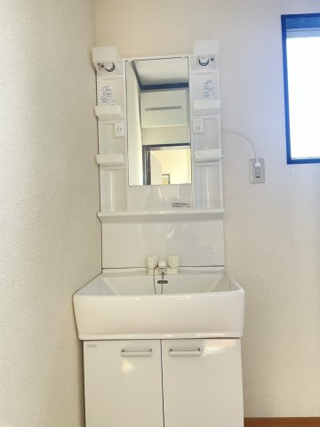 清水戸建ての独立洗面台