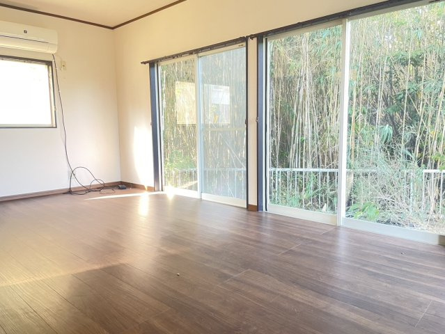 清水戸建ての居間・リビング