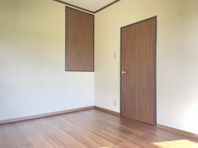 清水戸建ての洋室