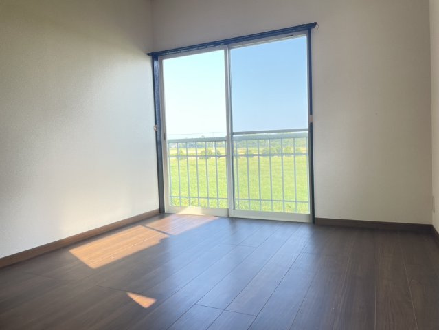 清水戸建ての洋室