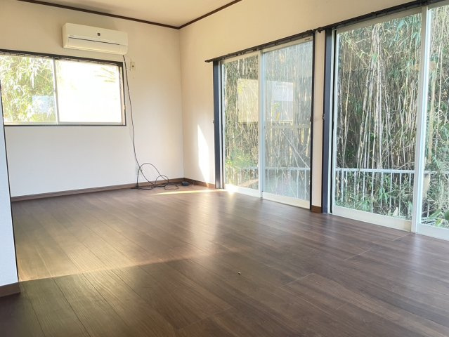 清水戸建ての居間・リビング