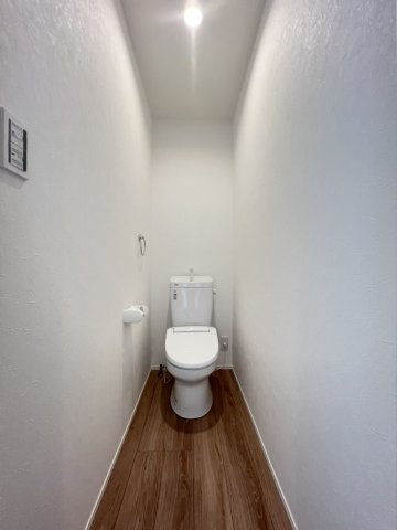 古閑中町戸建のトイレ