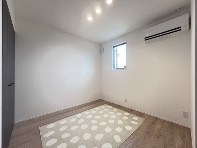 古閑中町戸建の洋室