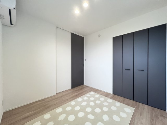 古閑中町戸建の洋室