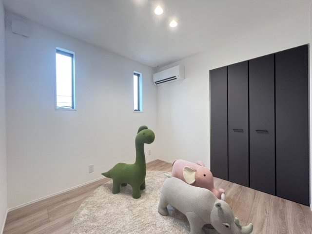 古閑中町戸建の洋室