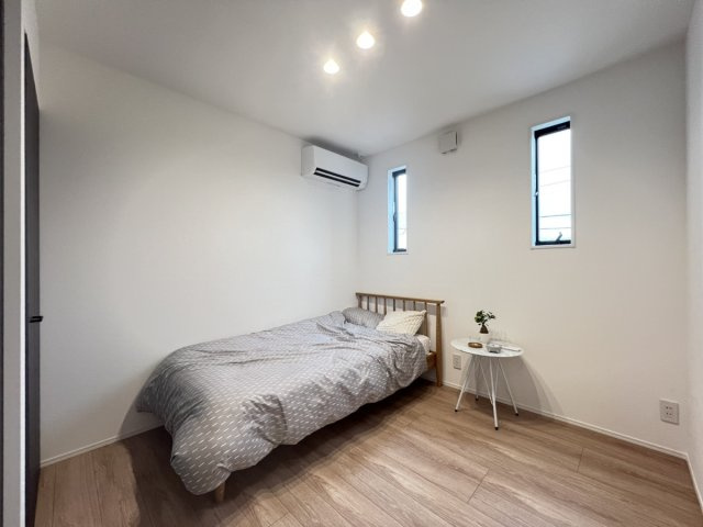 古閑中町戸建の洋室