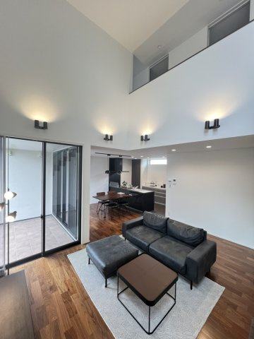 古閑中町戸建の居間・リビング