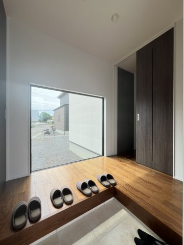 古閑中町戸建のエントランス