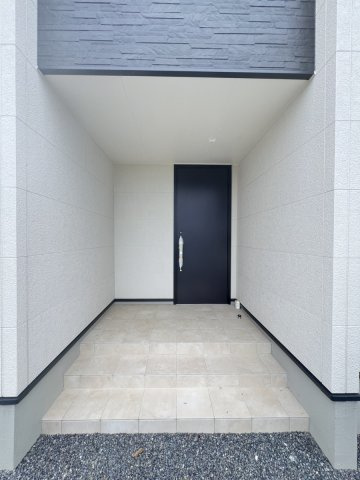 古閑中町戸建の玄関