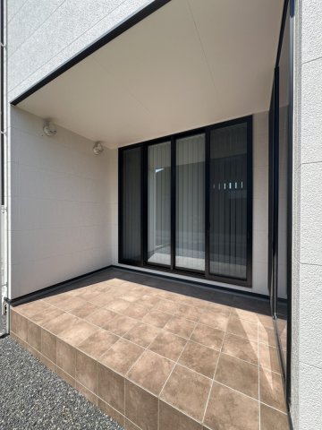 古閑中町戸建のエントランス