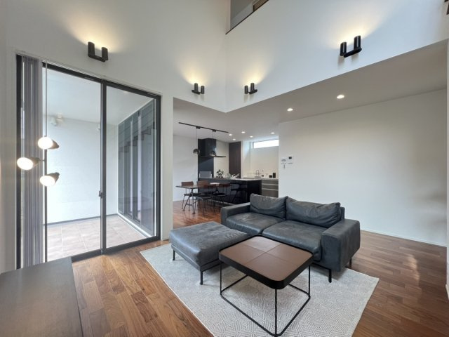 古閑中町戸建の居間・リビング