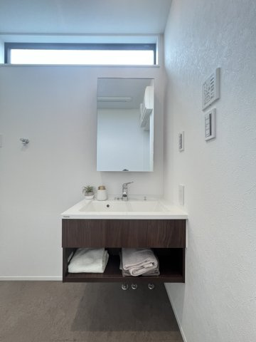 古閑中町戸建の独立洗面台