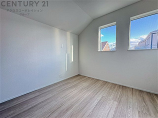 創造性や成長を促す遊びの空間を提供。学習や趣味に集中できる環境を整えます。個別のプライベートスペースは自己表現と自立心を育み、心地よい睡眠環境を整えリラックスできる場所を提供。
