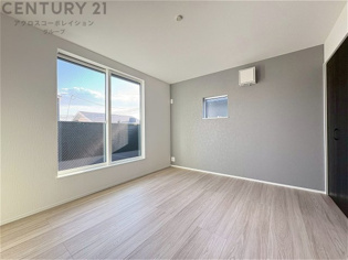 リラックスできるプライベート空間で、快適な睡眠をサポート。個人の好みに合わせたインテリアや寝具で心地良さを追求。プライベートな時間を過ごし、リフレッシュする場所におすすめです。