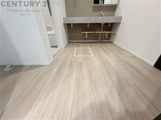 衣服の収納や脱ぎ着や整理整頓がしやすく、湿った衣類を乾燥させるスペースがありカビや臭いの発生を防ぎます。床の汚れを他の部屋に持ち込まず清潔を保つことができます。また快適な入浴環境の整備にも役立ちます。