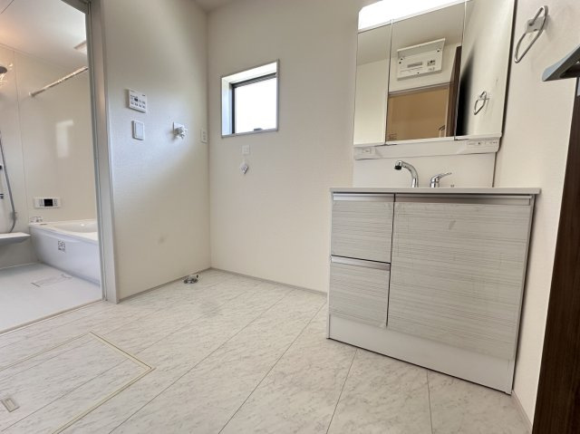 海老名市東柏ケ谷5丁目  1号棟の独立洗面台