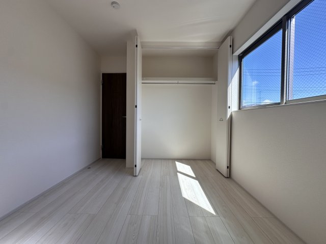 海老名市東柏ケ谷5丁目  1号棟の洋室