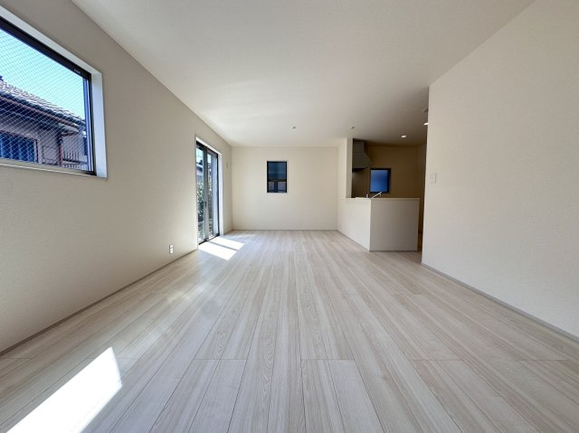 海老名市東柏ケ谷5丁目  1号棟の居間・リビング