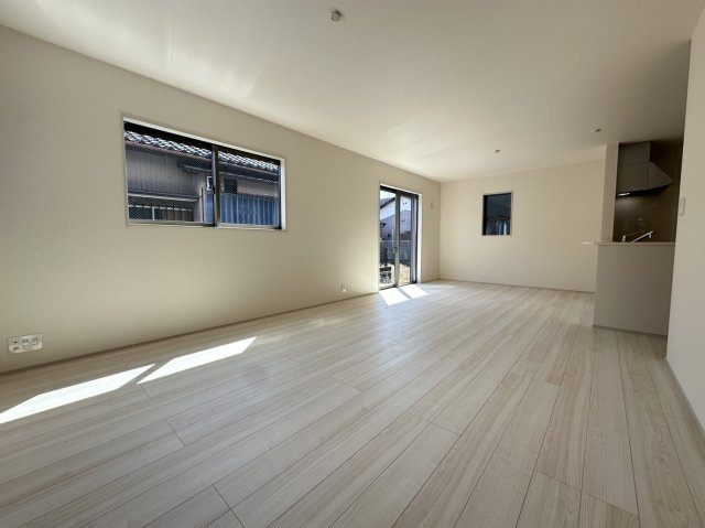 海老名市東柏ケ谷5丁目  1号棟の居間・リビング