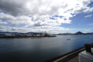 【展望】 | 【上質リフォーム】ファミール江波公園リバーサイド参番館 | 【四季を感じる】
四季の移ろい・爽やかな青空や風を感じられ
自然を愉しめるパノラマビュー。
毎日の暮らしに余裕を感じさせてくれる、
遮る物の無い開放的な眺望を是非、ご堪能ください。