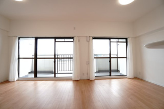 【居間・リビング】 | 【上質リフォーム】ファミール江波公園リバーサイド参番館 | 室内（2025年9月5日11：00頃）撮影