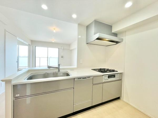 【キッチン】 | S.J.Cレジデンス | ご夫婦や親子での料理をする時間が楽しくなる使い勝手の良い、広いワークトップ♪