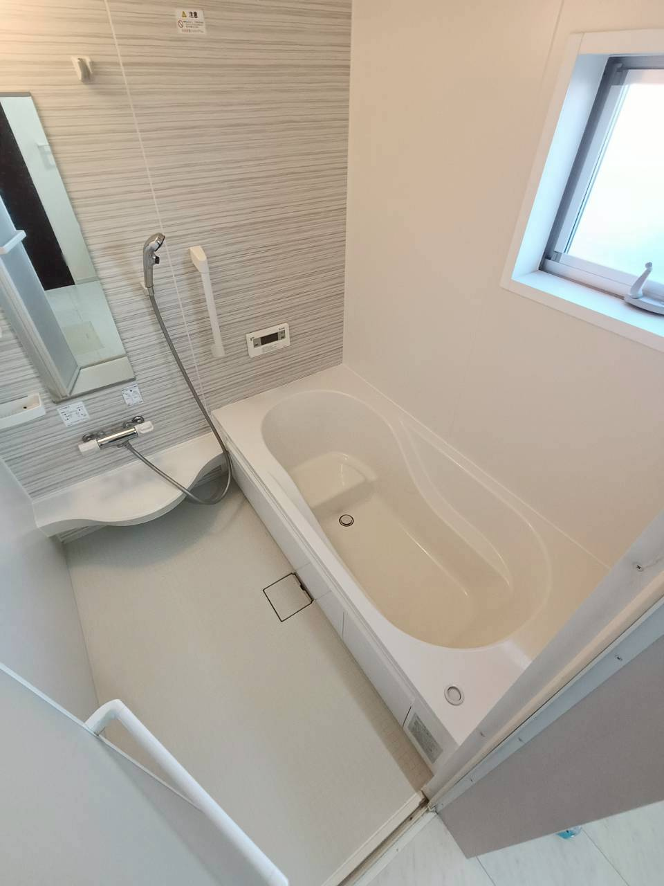 三郷市　彦沢1丁目　中古戸建　の浴室|ゆったり浴槽で一日の疲れをリセット