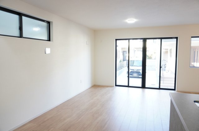 越谷市登戸町 新築分譲住宅の居間・リビング