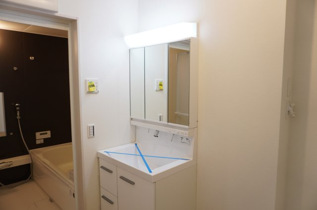 越谷市登戸町 新築分譲住宅の独立洗面台