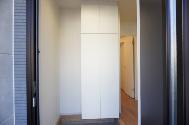 越谷市登戸町 新築分譲住宅の玄関