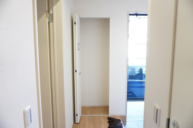 越谷市登戸町 新築分譲住宅の玄関