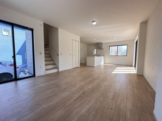 海老名市国分北3丁目  　全１棟の居間・リビング